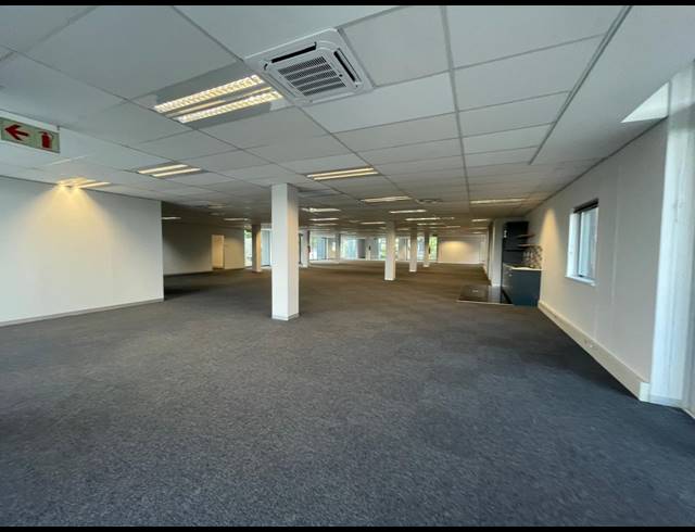 658M² OFFICE TO LET IN BRYANSTON